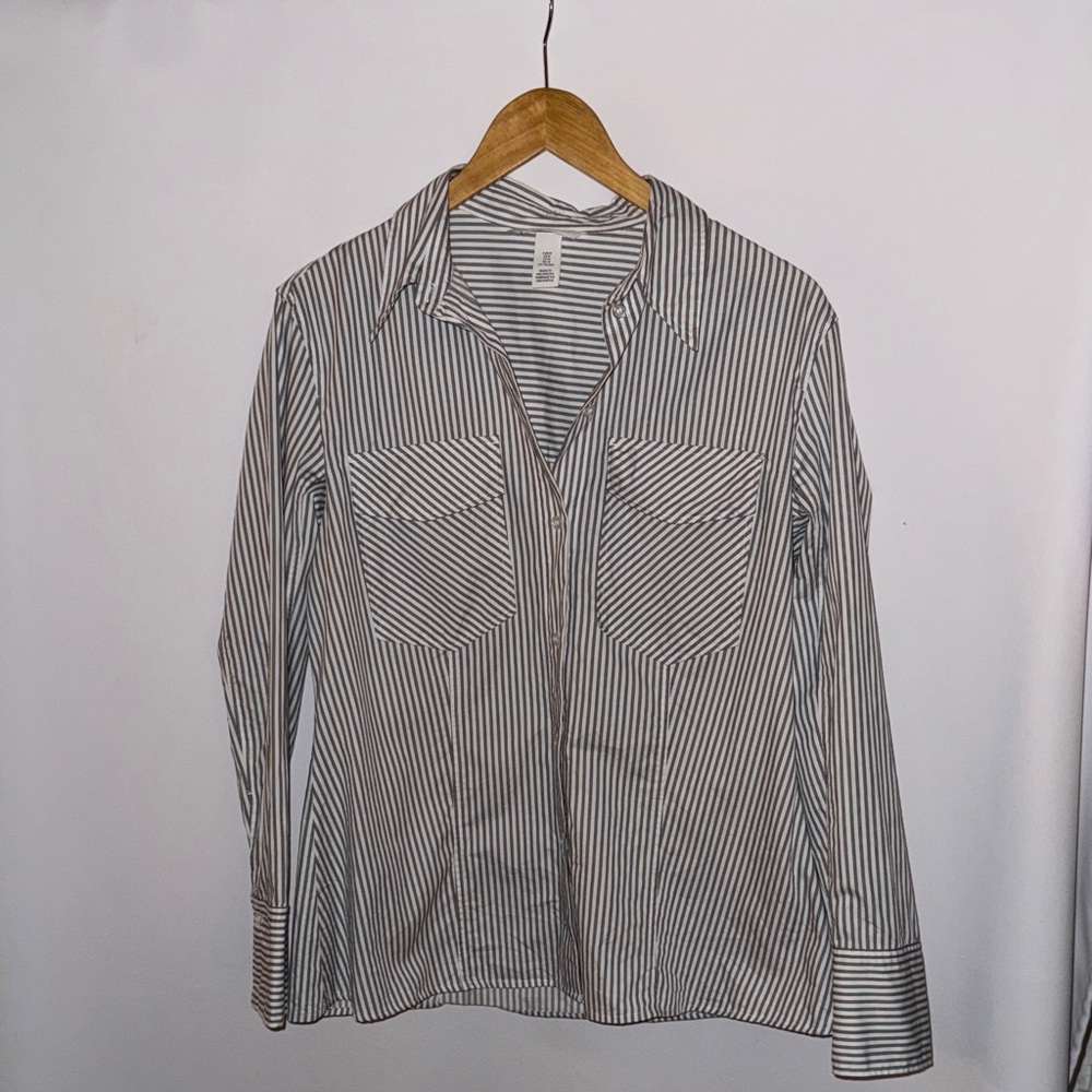 H&M BLACK AND WHITE STRIPES BUTTON DOWN